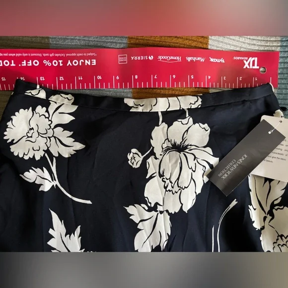 SILK Jones New York Black and Cream Floral Dress - Picture 8 of 10